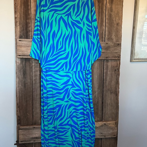Inman NWT Size Medium Zebra print caped maxi dress - Picture 7 of 11